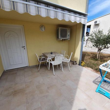 Apartmani Vrtlici Zdenka Stara Novalja Exteriér fotografie