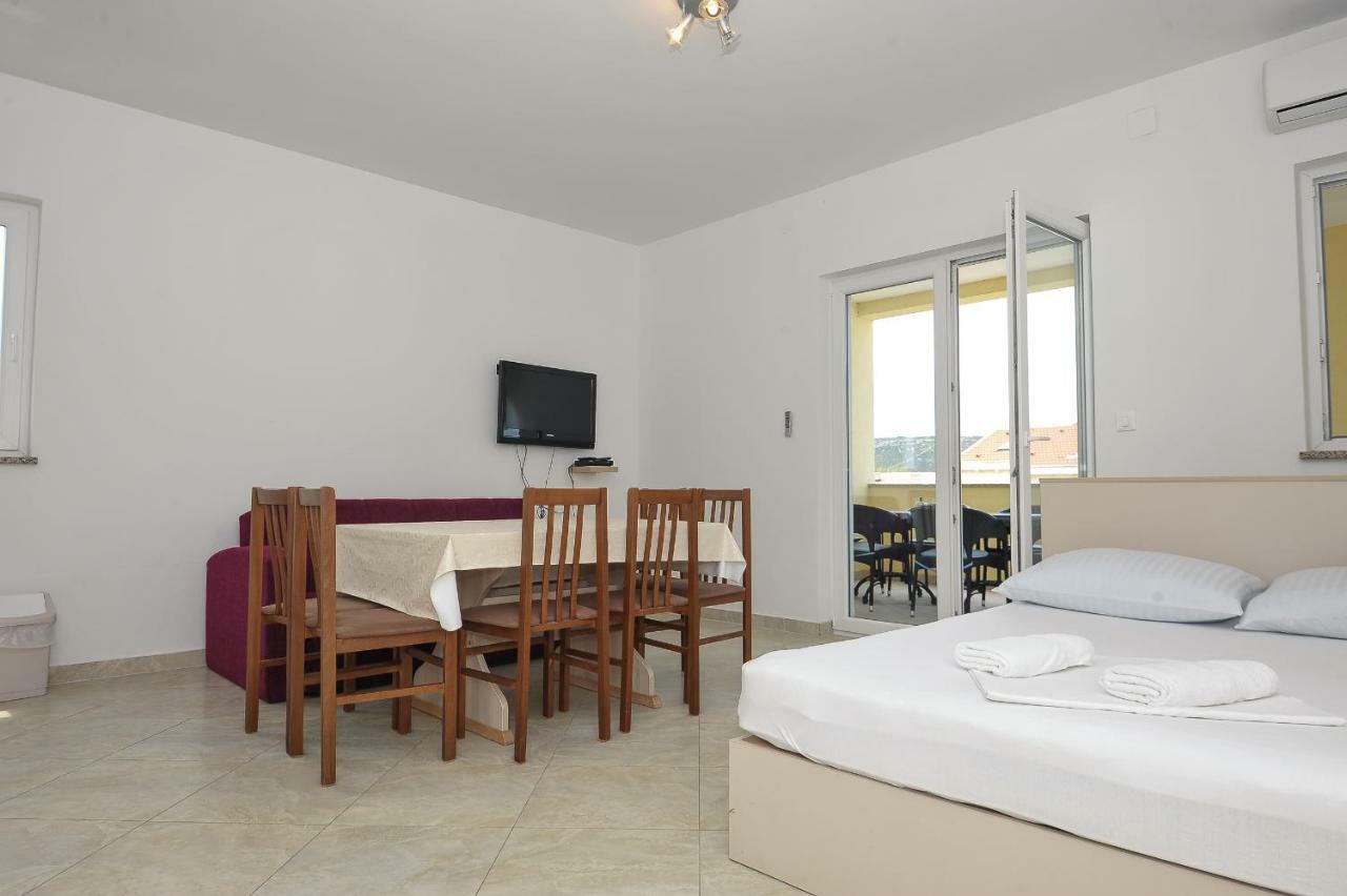 Apartmani Vrtlici Zdenka Stara Novalja Exteriér fotografie